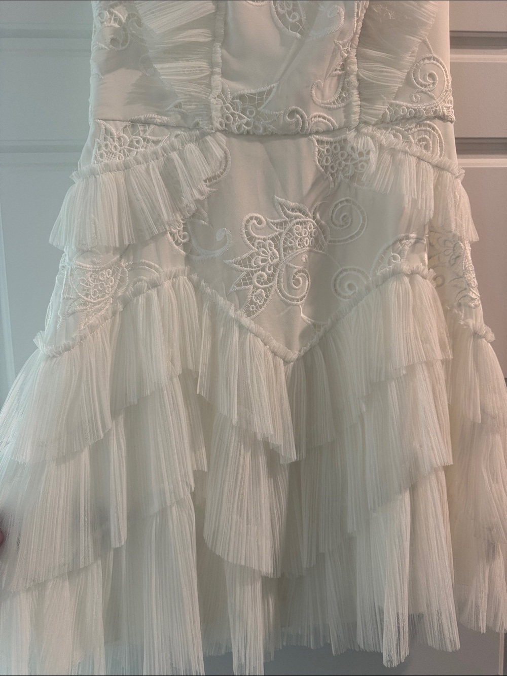 BCBGMaxAzria white Ruffled V‑Neck Lace Cocktail Dress - Picture 4 of 8